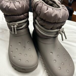 CROCS Women's Winter Boots - Gray
